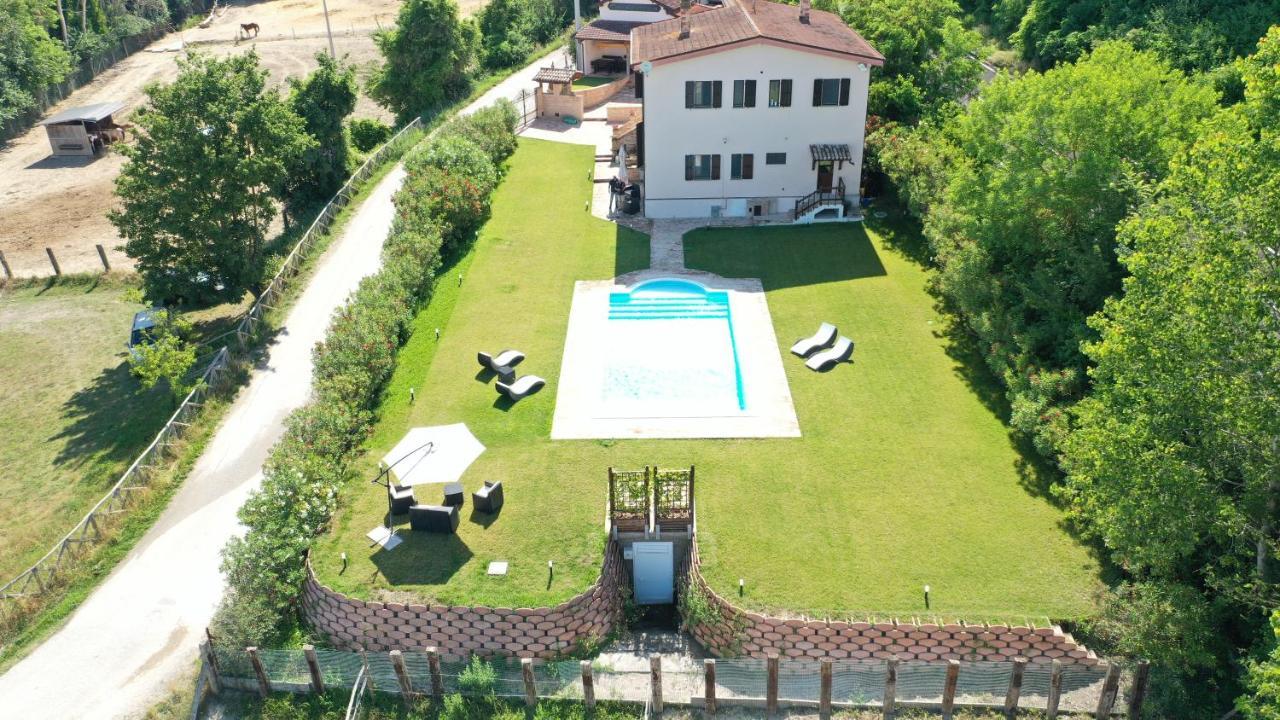 Country House Western Club Sant'Omero Buitenkant foto